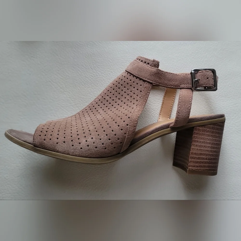 Franco Sarto Harlet 2 Suede Perforated Block Peep Toe Sandals Wms 8M - Picture 3 of 11